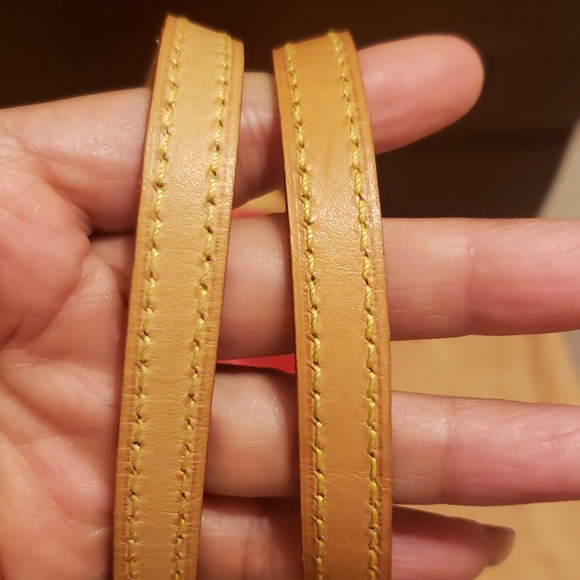 Louis Vuitton small bag - Picture 6 of 9